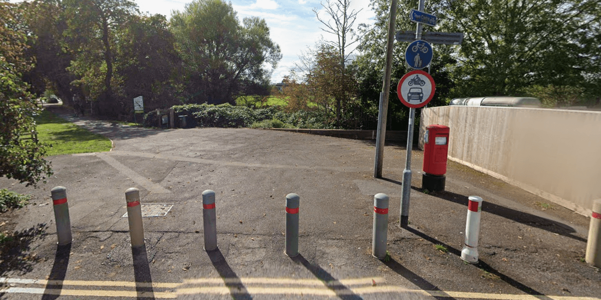 Somerset authority spends £40k to remove bollards installed just MONTHS ago Somerset authority spends £40k to remove bollards installed just MONTHS ago