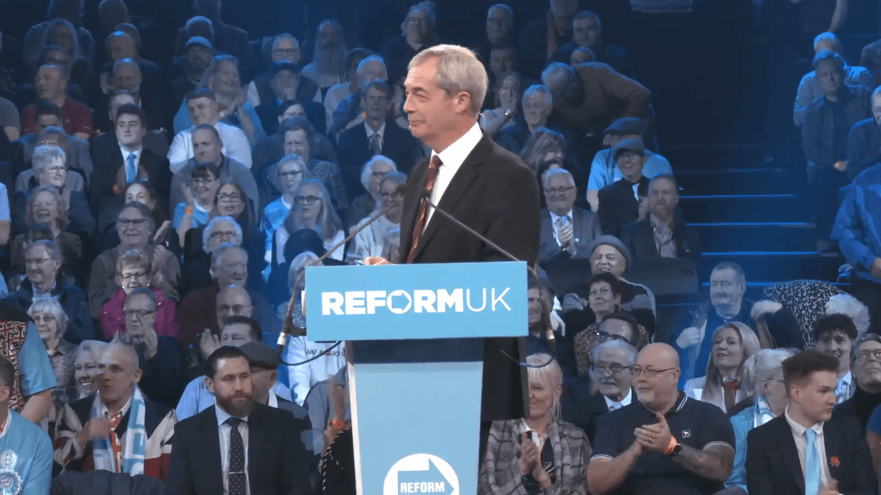 WATCH: Reform UK supporters ERUPT in applause f...