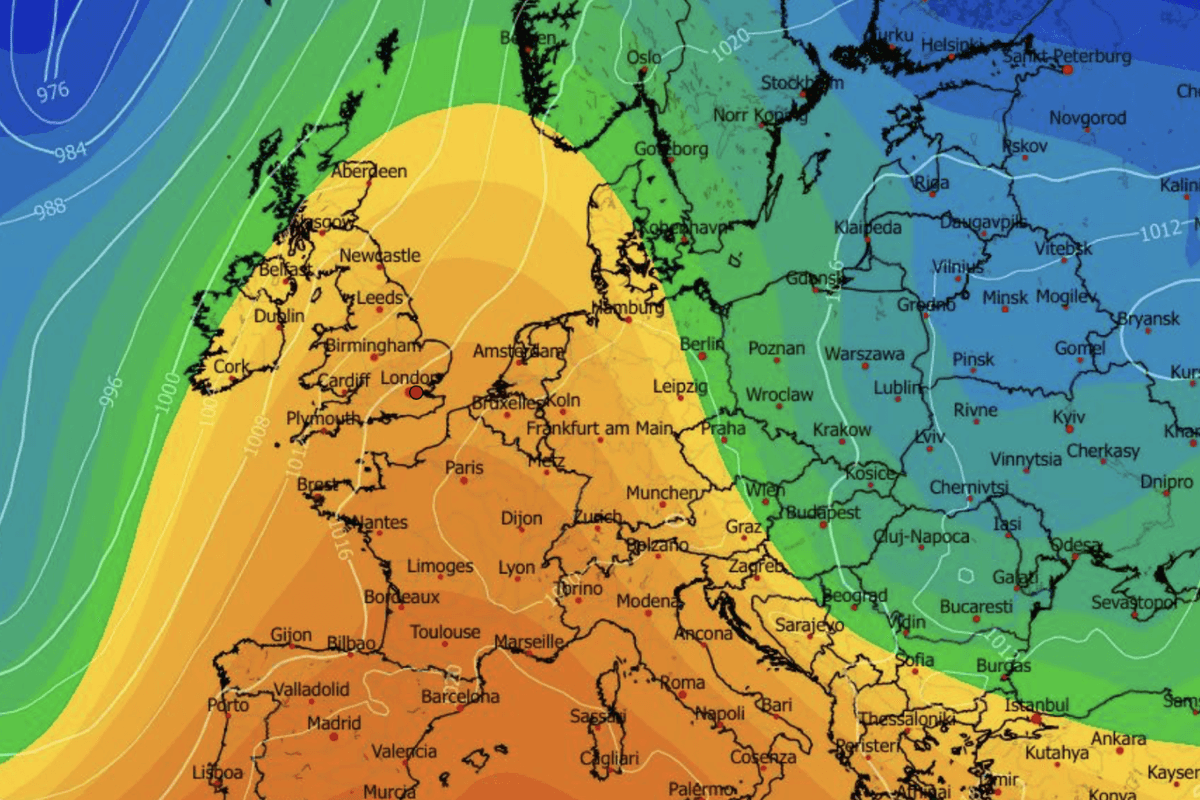 UK weather: Temperatures skyrocket while 'supercharged' jet stream brings week-long monsoon