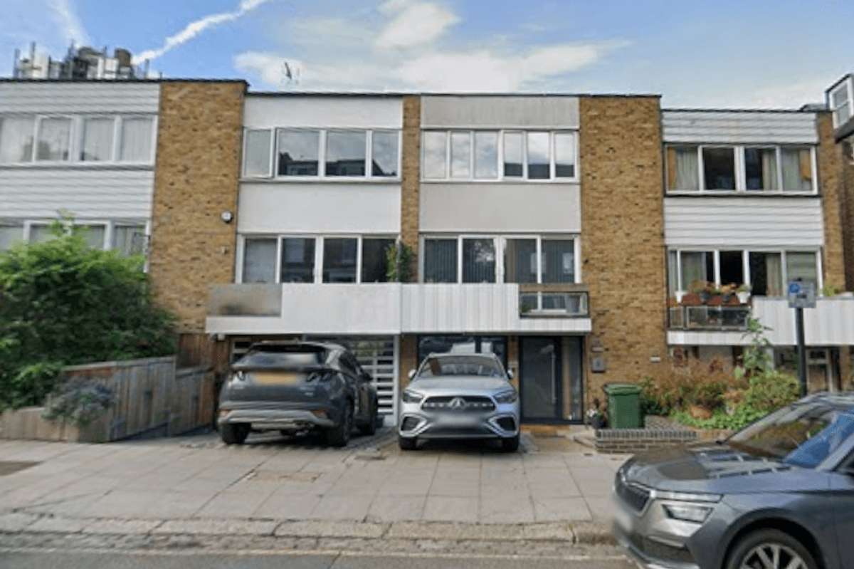 Two millionaire couples locked in 'absurd' £260,0000 neighbour row over 3ft bulge in wonky basement wall