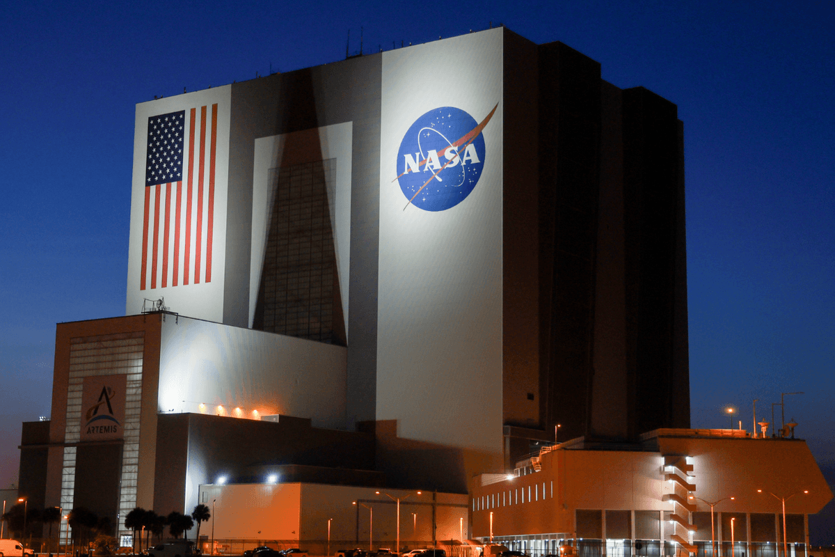 Nasa announces major change to Moon landing plans with days until mission