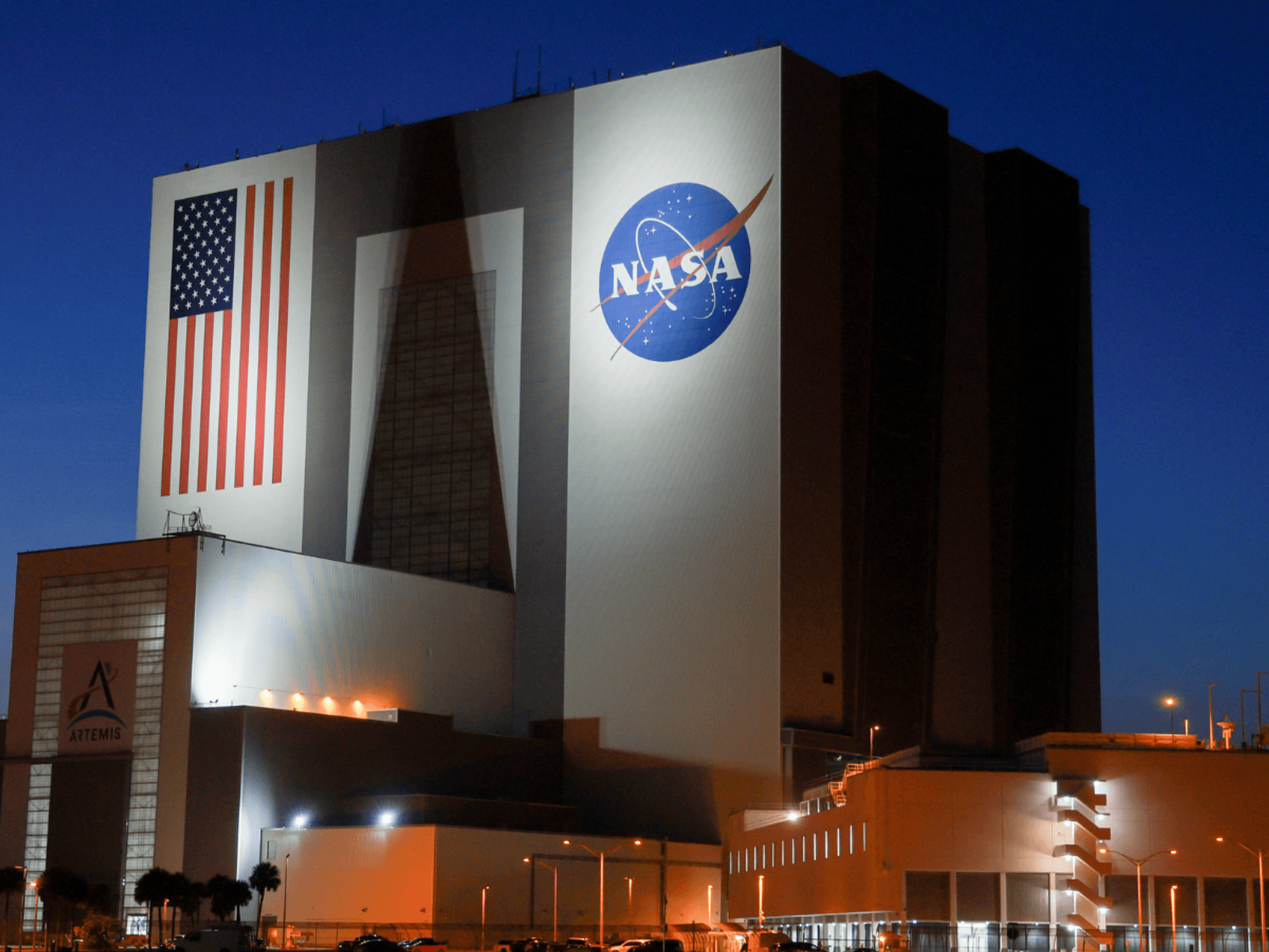 Nasa announces major change to Moon landing plans with days until mission