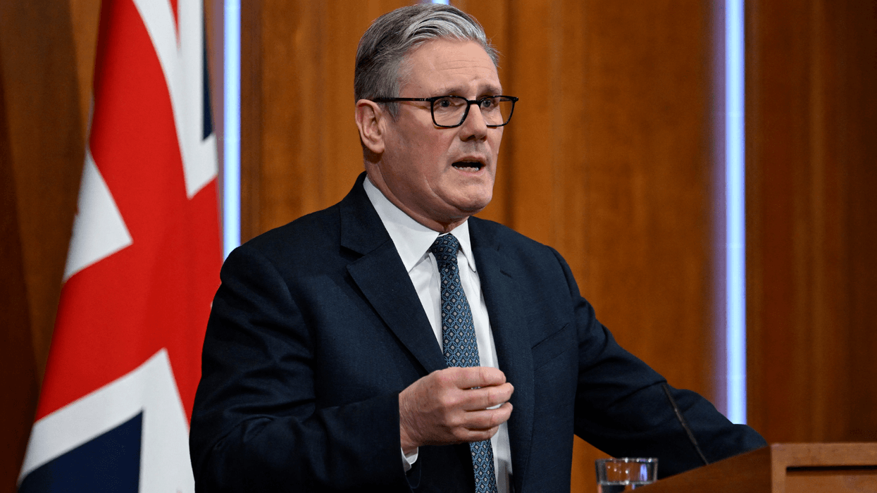 Keir Starmer urges Donald Trump to negotiate with Iran as PM calls for 'de-escalation'