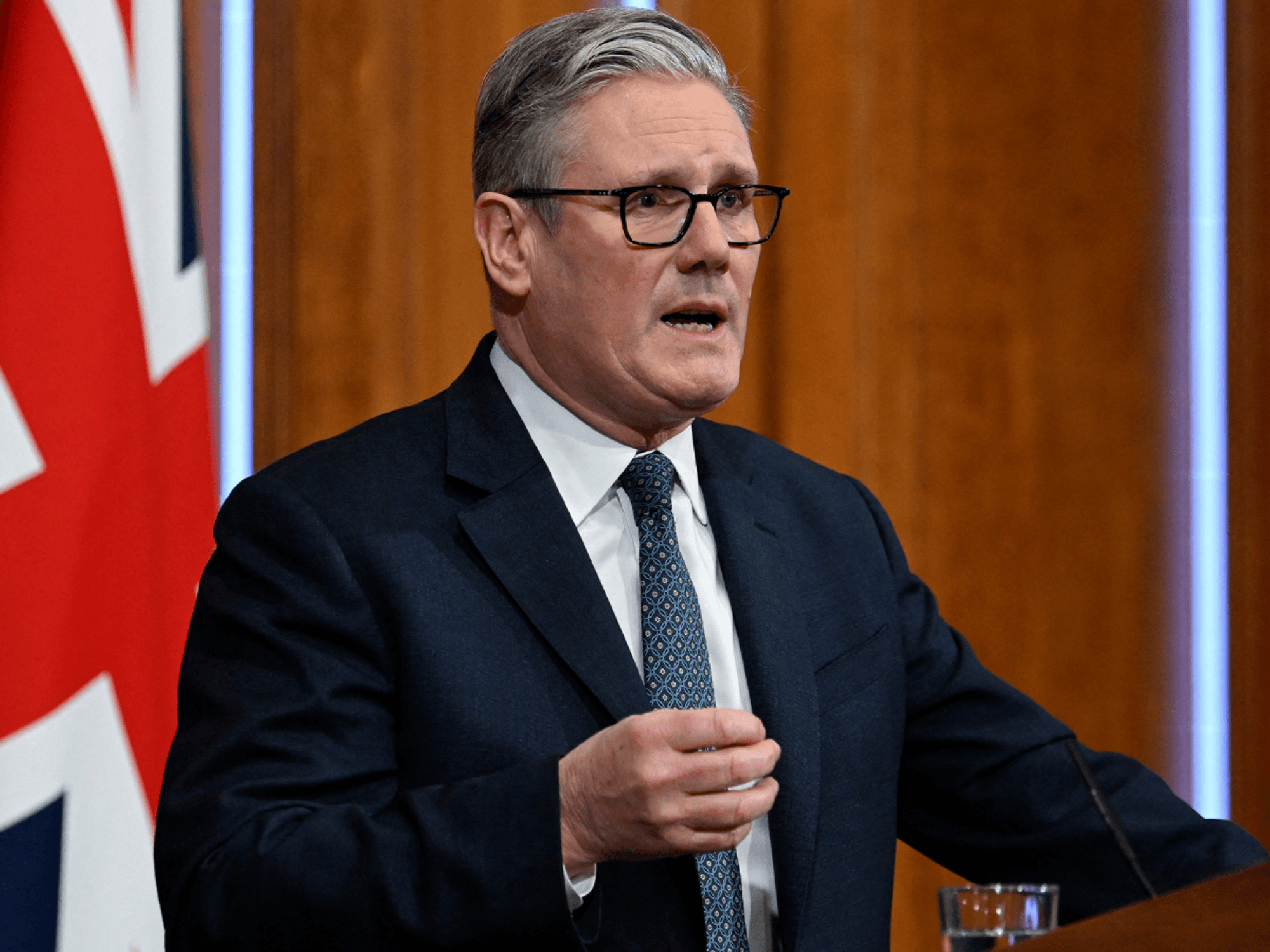 Keir Starmer urges Donald Trump to negotiate with Iran as PM calls for 'de-escalation'