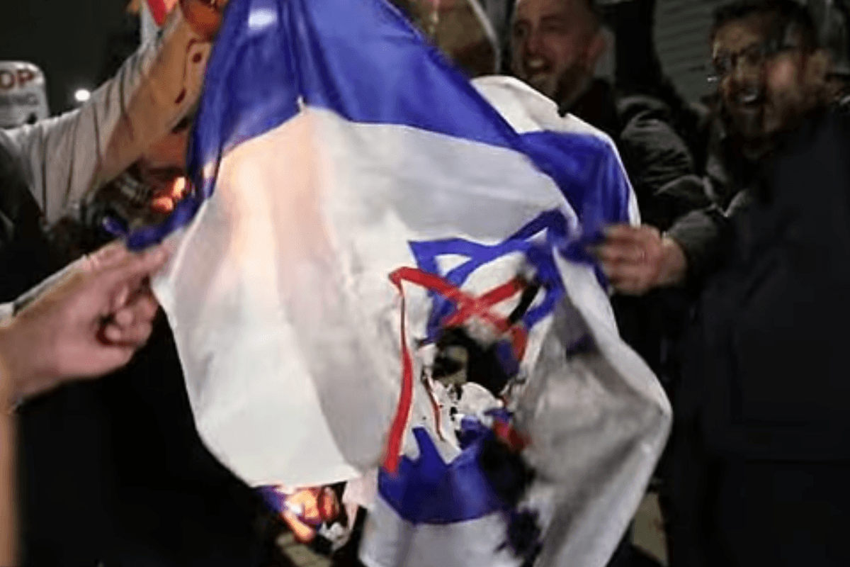 Protesters burn Israeli flag at pro-Ayatollah vigil in Birmingham while chanting 'death to the IDF'