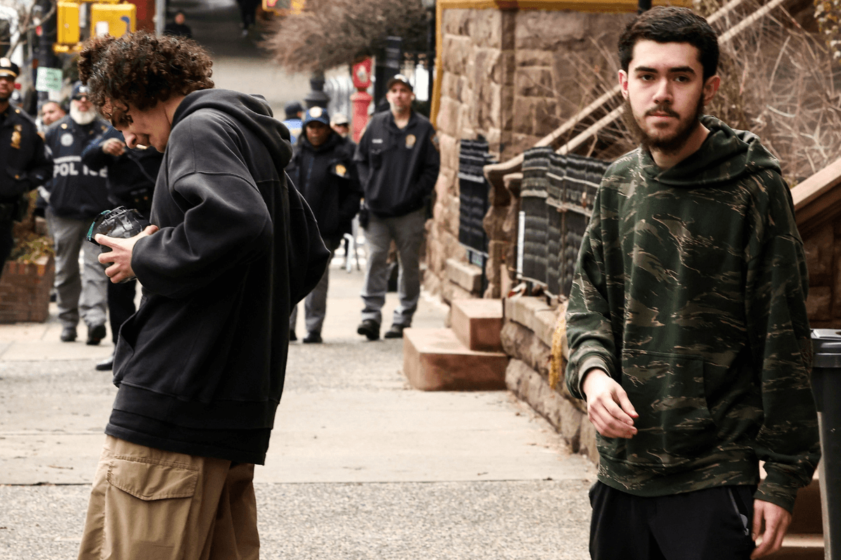 Terror probe launched after 'Isis fanatics' hurl bomb at New York City Mayor's home