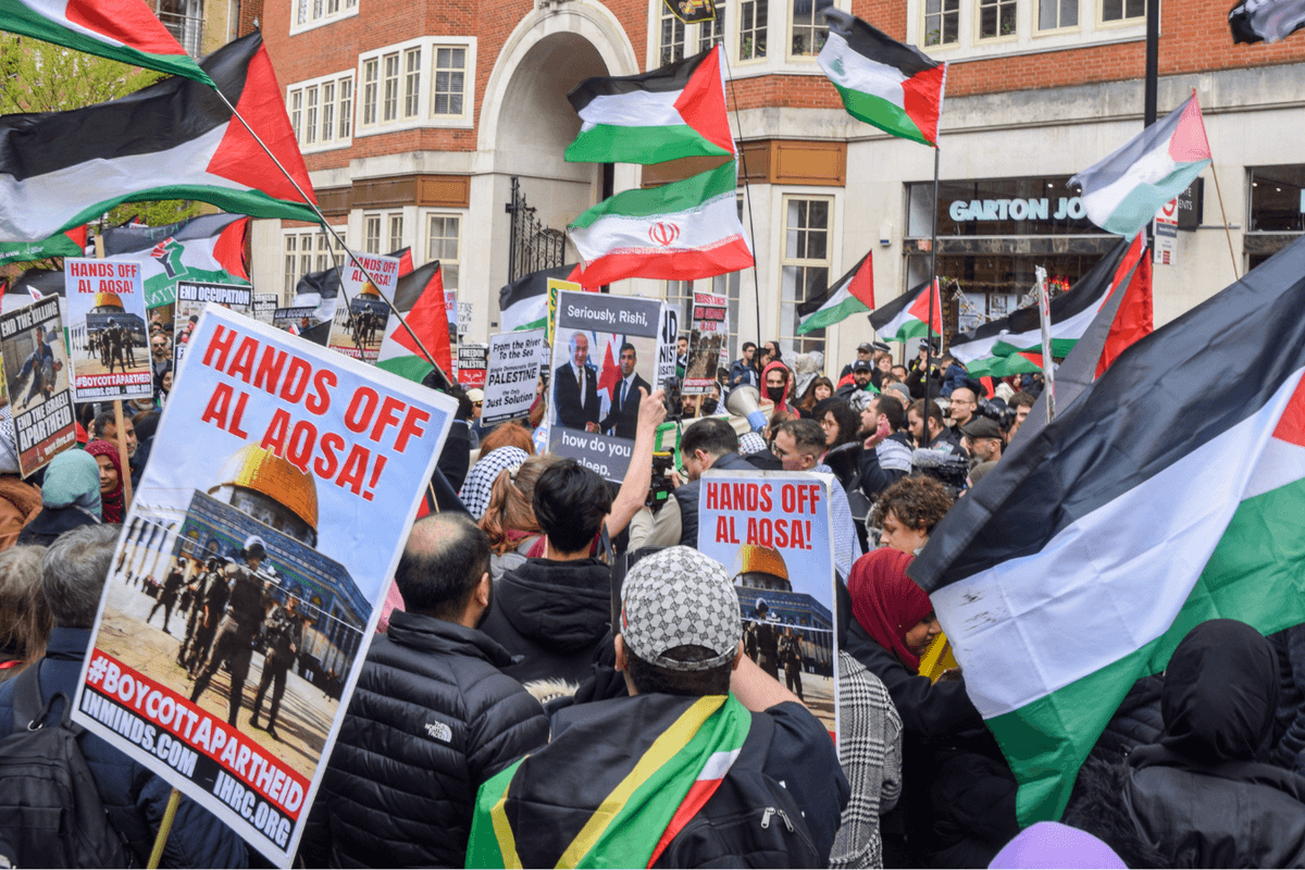 Thousands of pro-Tehran protesters descend on London TODAY as police vow to 'act decisively'