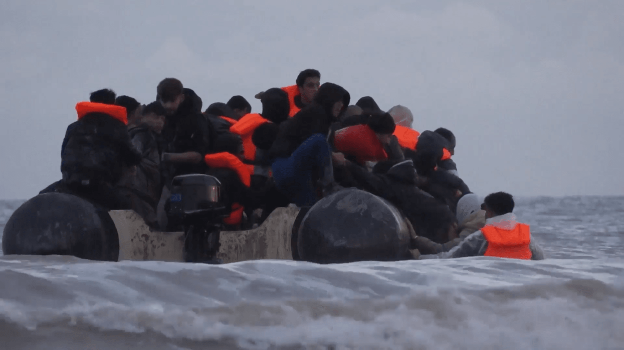Almost 1,000 small boat migrants arrive on British shores in just SIX days after making use of warmer weather
