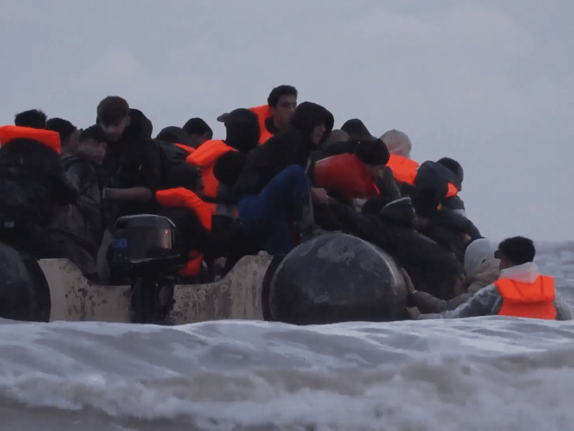 Almost 1,000 small boat migrants arrive on British shores in just SIX days after making use of wa...