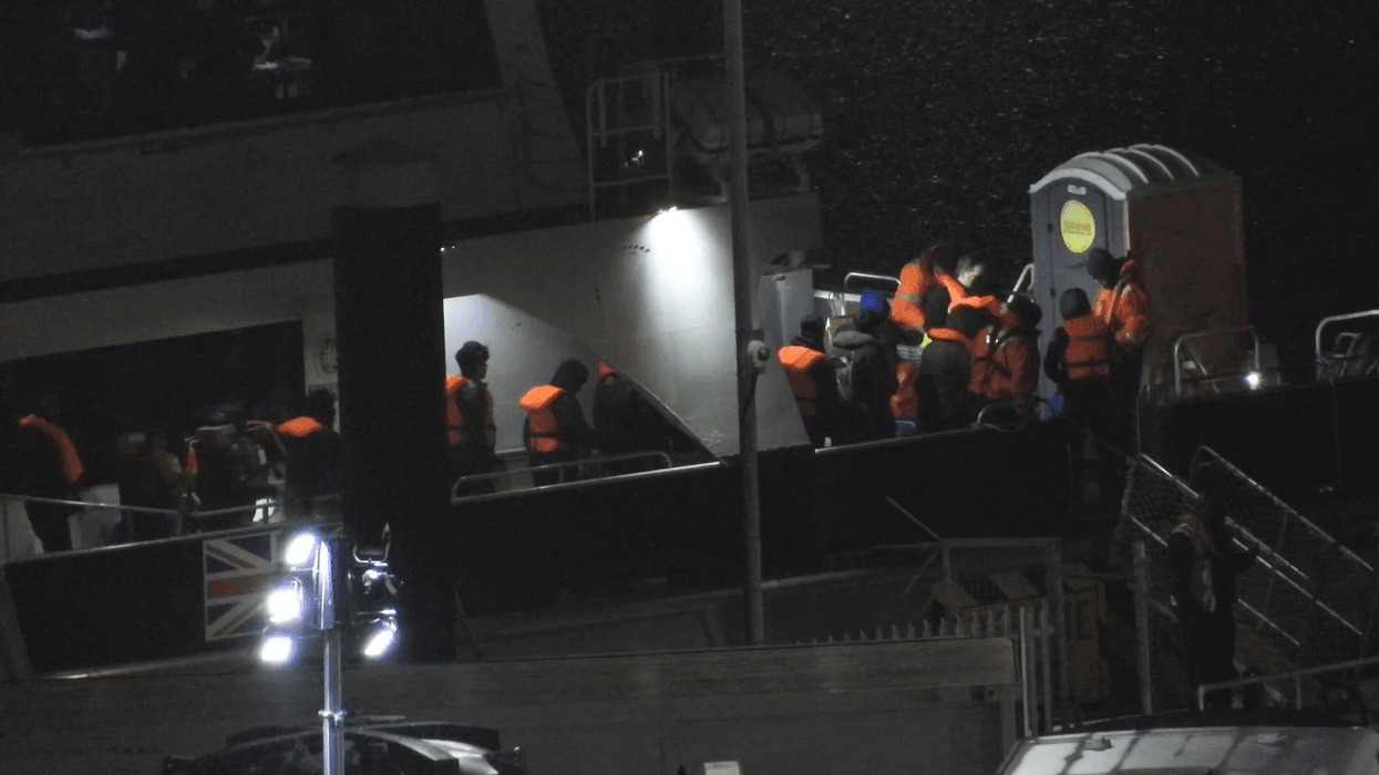 Almost 1,000 small boat migrants arrive on British shores in just SIX days after making use of warmer weather