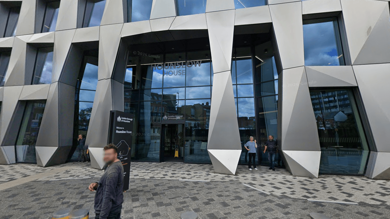 Man slapped with £1,000 ‘fly-tipping’ fine after leaving envelope on top of overflowing bin