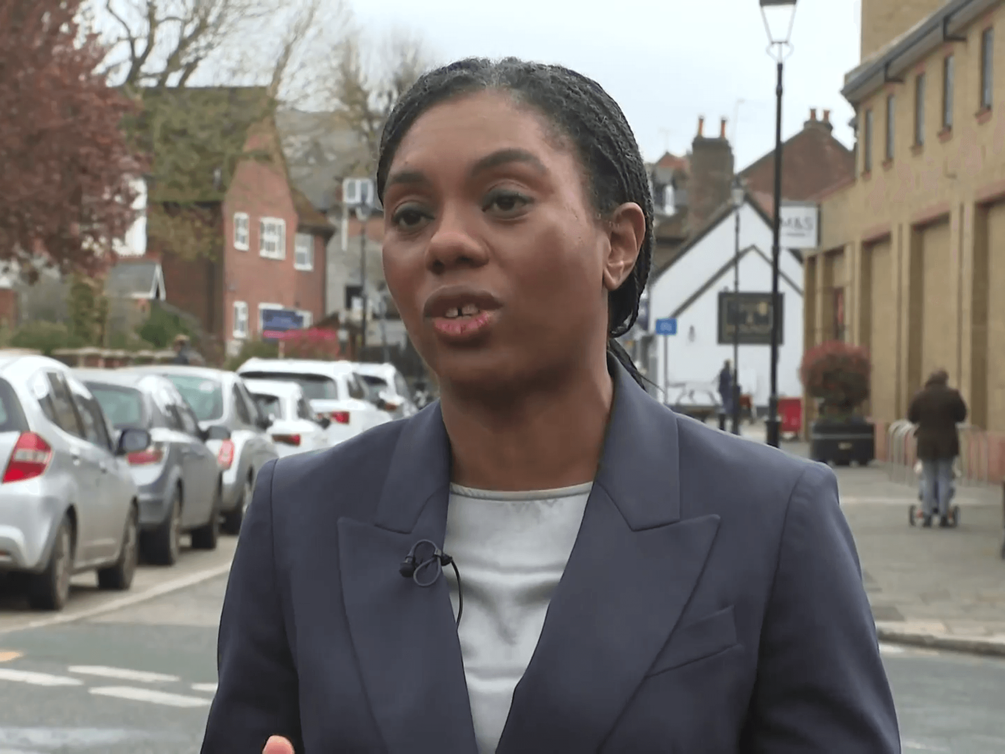 WATCH: Kemi Badenoch urges Keir Starmer to ban doctors strikes