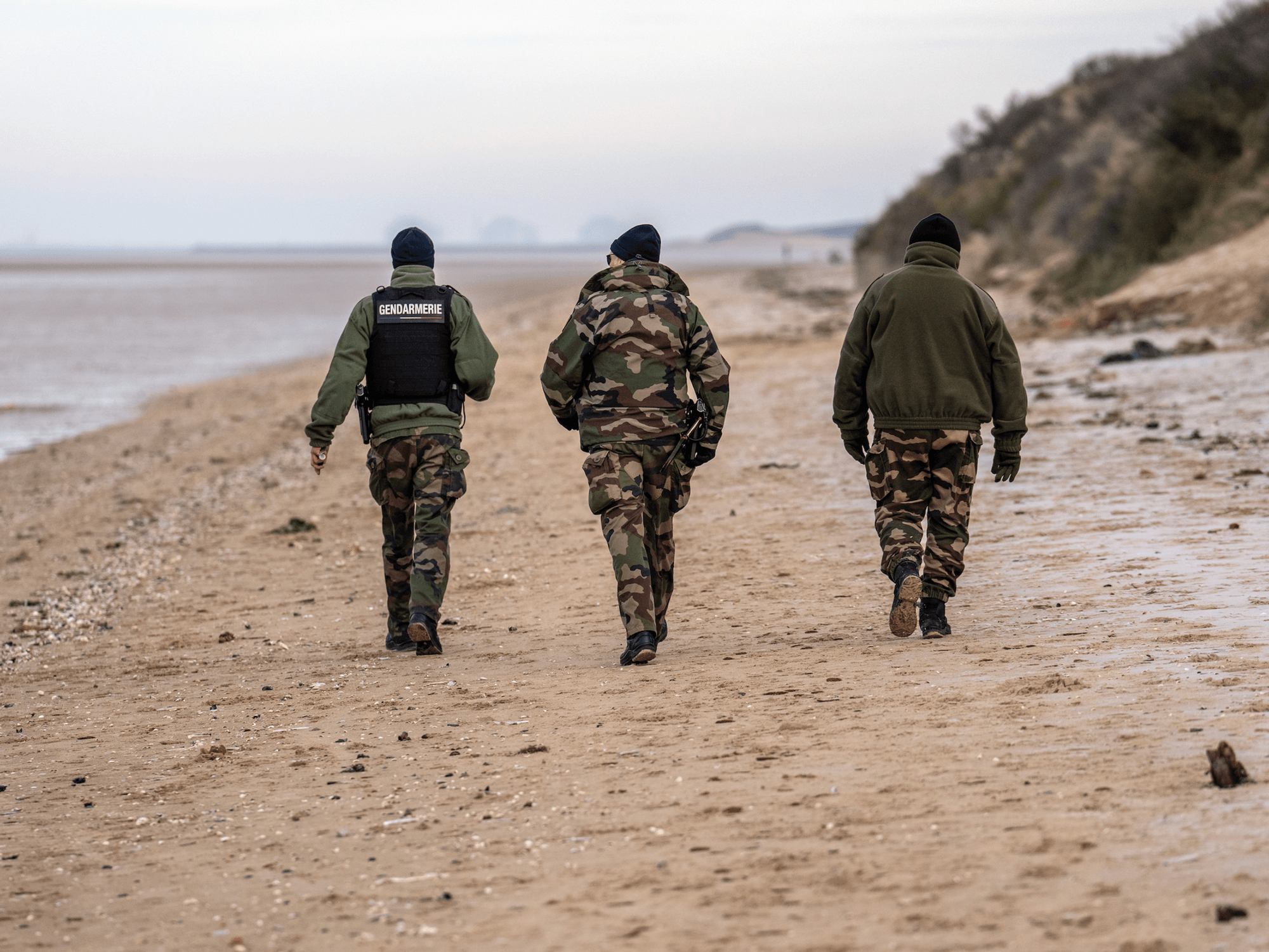 POLL: Should Britain stop paying France to intercept small boats? YOU DECIDE