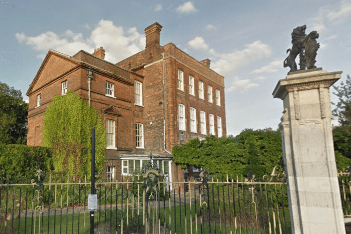 British museum becomes first in world to exhibit complete skeleton that could be new species of dinosaur