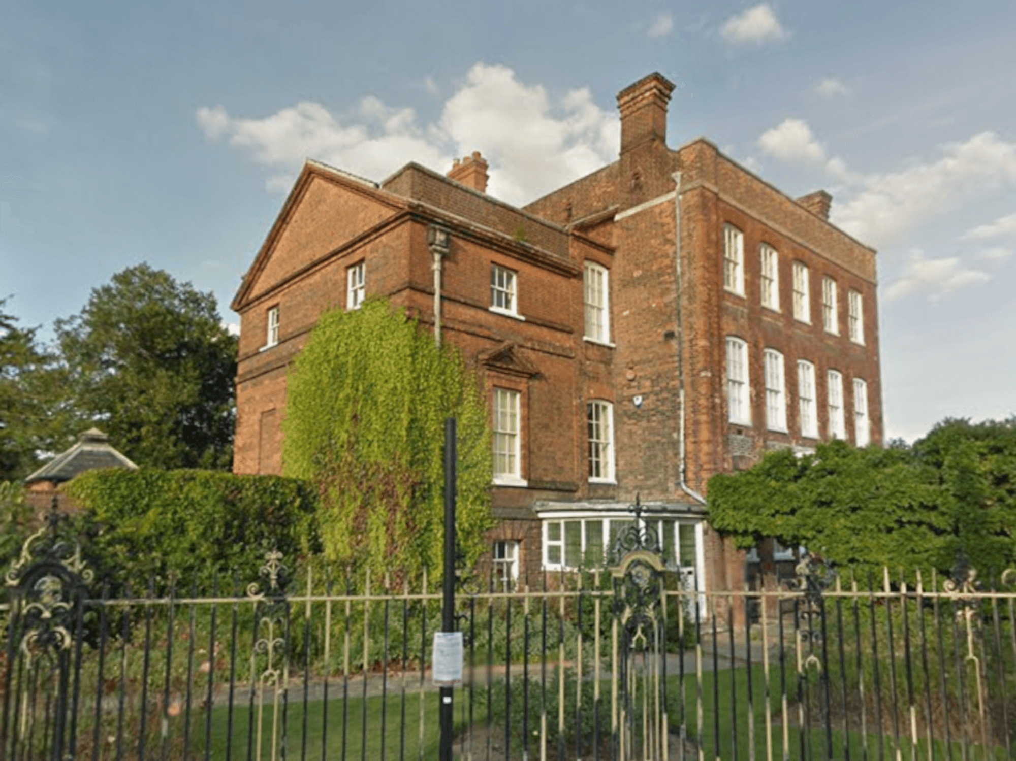 British museum becomes first in world to exhibit complete skeleton that could be new species of dinosaur