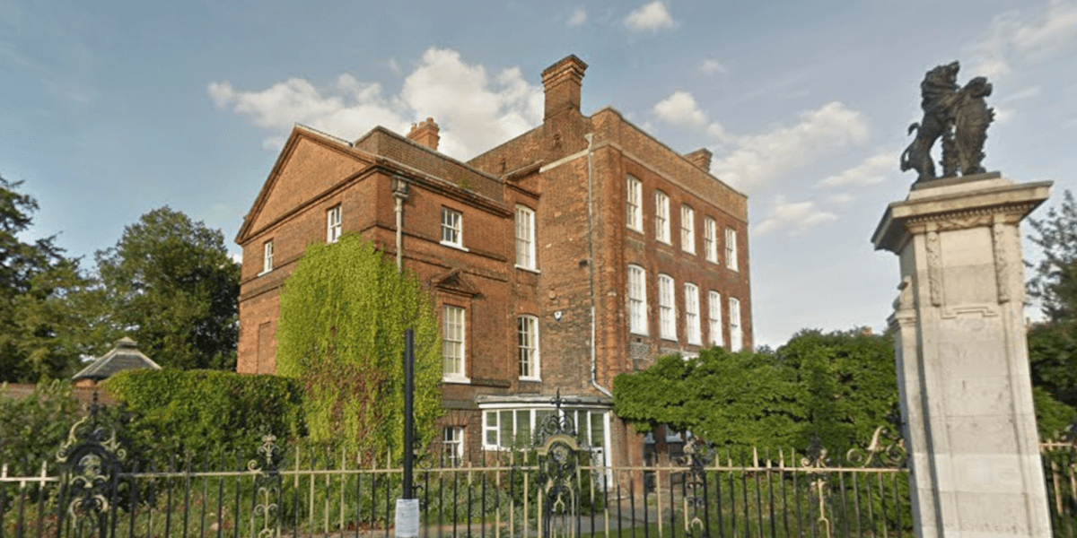 British museum becomes first in world to exhibit complete skeleton that could be new species of dinosaur British museum becomes first in world to exhibit complete skeleton that could be new species of dinosaur