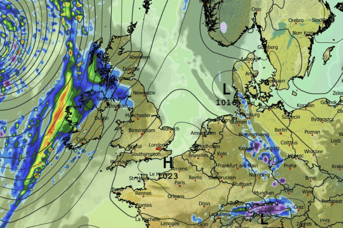 Britain set for one of the warmest April spells on record as temperatures reach 27C