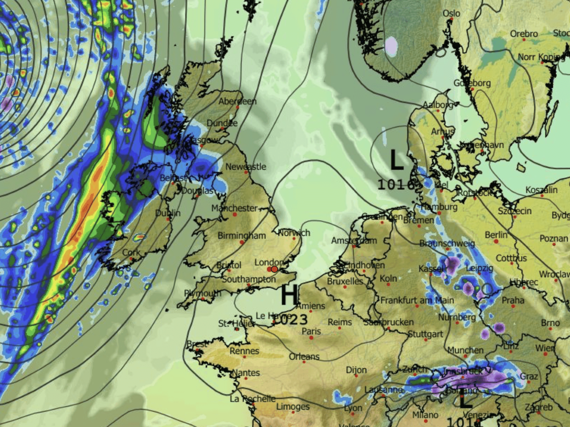 Britain set for one of the warmest April spells on record as temperatures reach 27C