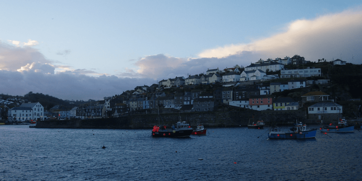 Neighbour row breaks out on Cornwall ‘millionaire’s row’ over plans to build eight new houses Neighbour row breaks out on Cornwall ‘millionaire’s row’ over plans to build eight new houses