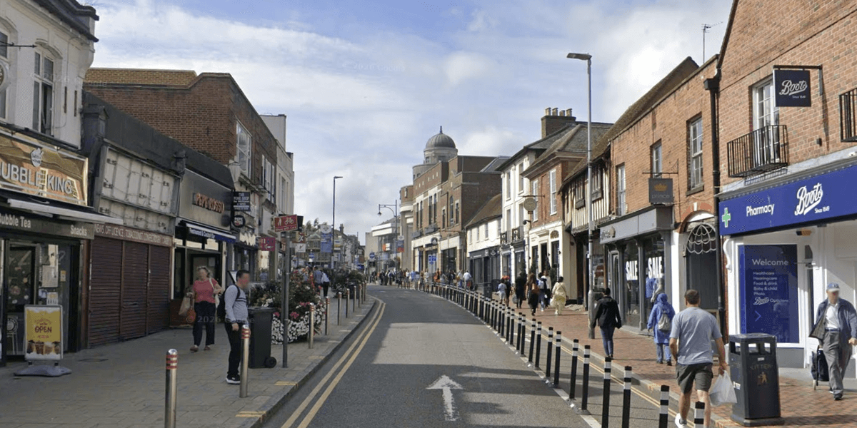 Jewish-owned shop set alight in Watford as police launch hunt for ‘group of young males’ Jewish-owned shop set alight in Watford as police launch hunt for ‘group of young males’