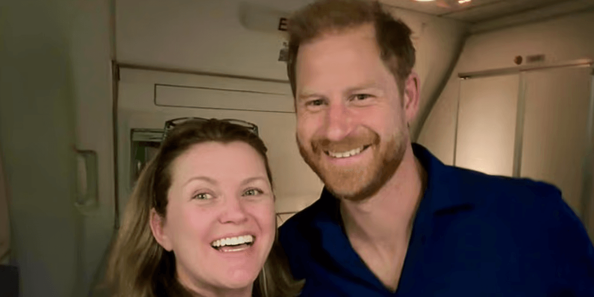 Prince Harry comforted grieving woman during first class flight back to the US Prince Harry comforted grieving woman during first class flight back to the US