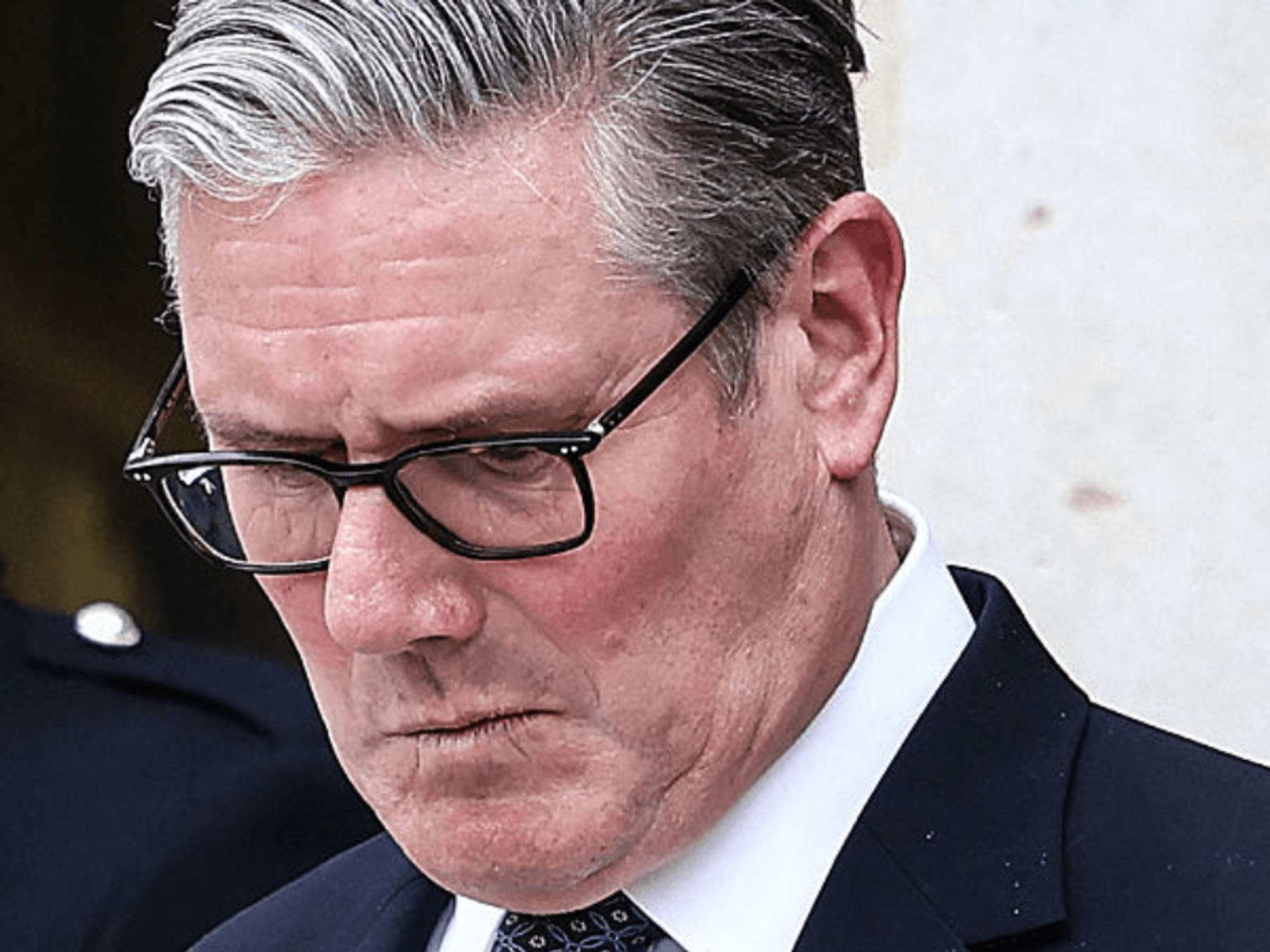 Debate on probe that could sink Keir Starmer's premiership underway as Labour MPs threaten to break ranks