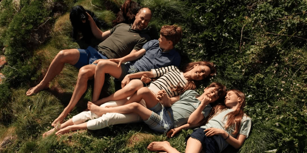 Prince William and Catherine mark 15th wedding anniversary with new family photo Prince William and Catherine mark 15th wedding anniversary with new family photo