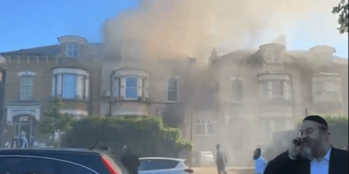 North London residents watch in horror as fire engulfs building near synagogue North London residents watch in horror as fire engulfs building near synagogue