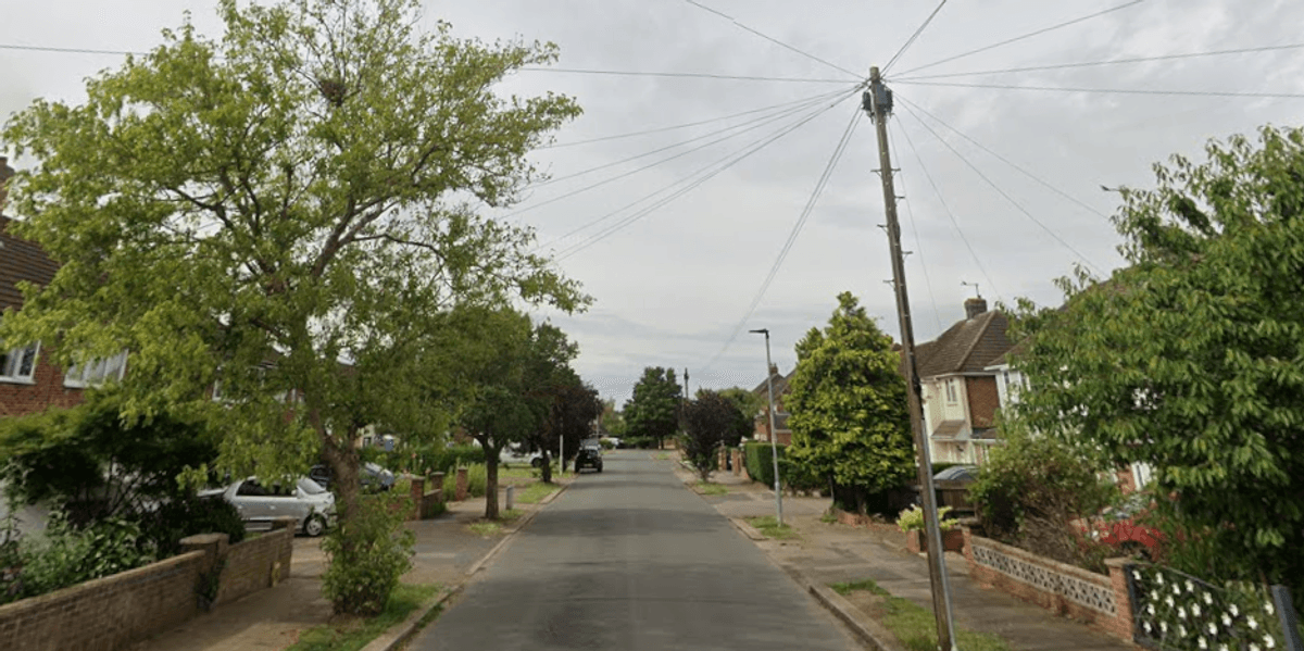 Man shot dead by armed police after ‘barricading himself’ inside house on leafy British street Man shot dead by armed police after ‘barricading himself’ inside house on leafy British street