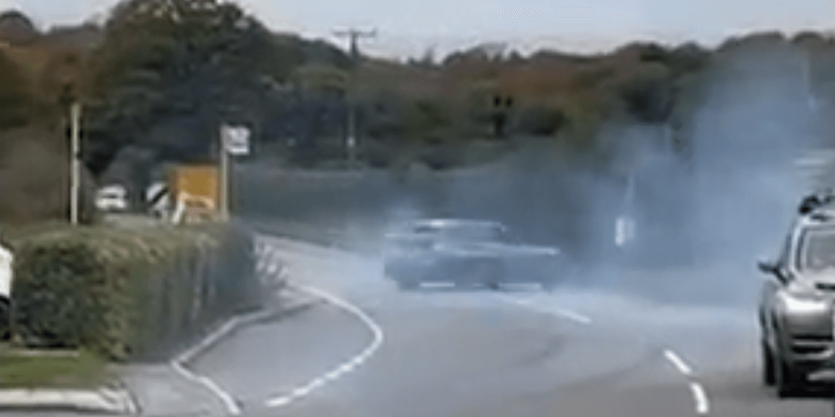 BMW driver crashes into hedge while ‘trying to show off’ in dramatic moment BMW driver crashes into hedge while ‘trying to show off’ in dramatic moment