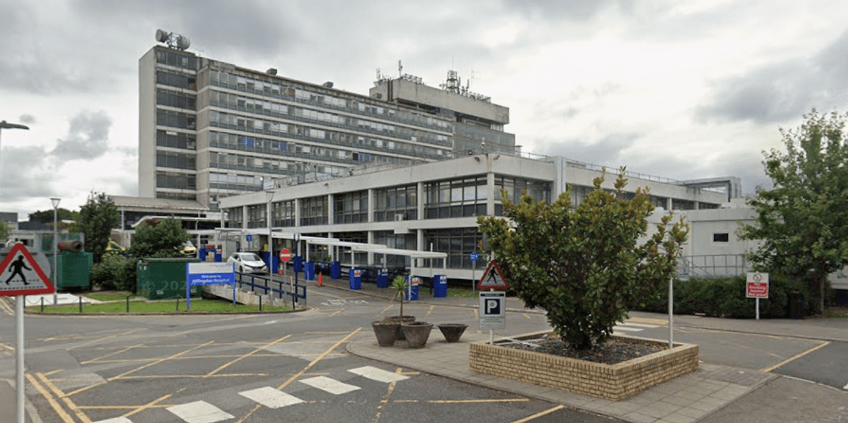 Doctor stabbed by ‘smirking patient with big knife’ in horror hospital attack Doctor stabbed by ‘smirking patient with big knife’ in horror hospital attack