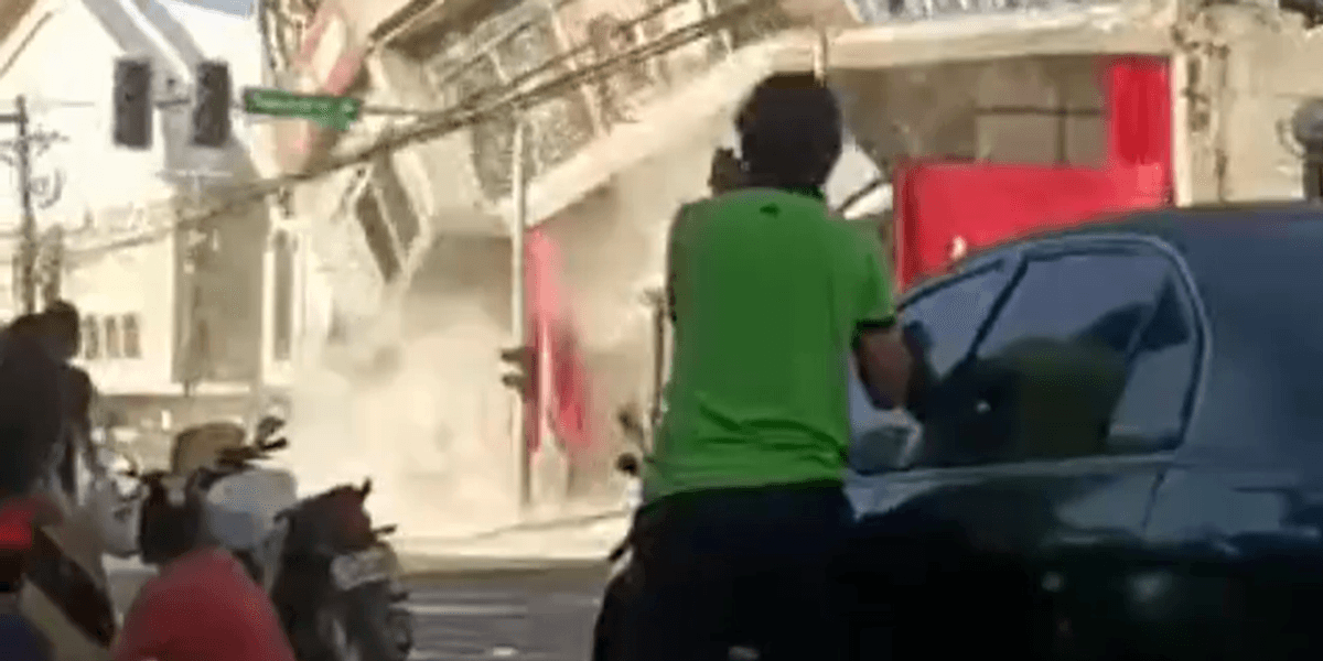Tsunami alert issued after massive 8.2-magnitude earthquake strikes Philippines