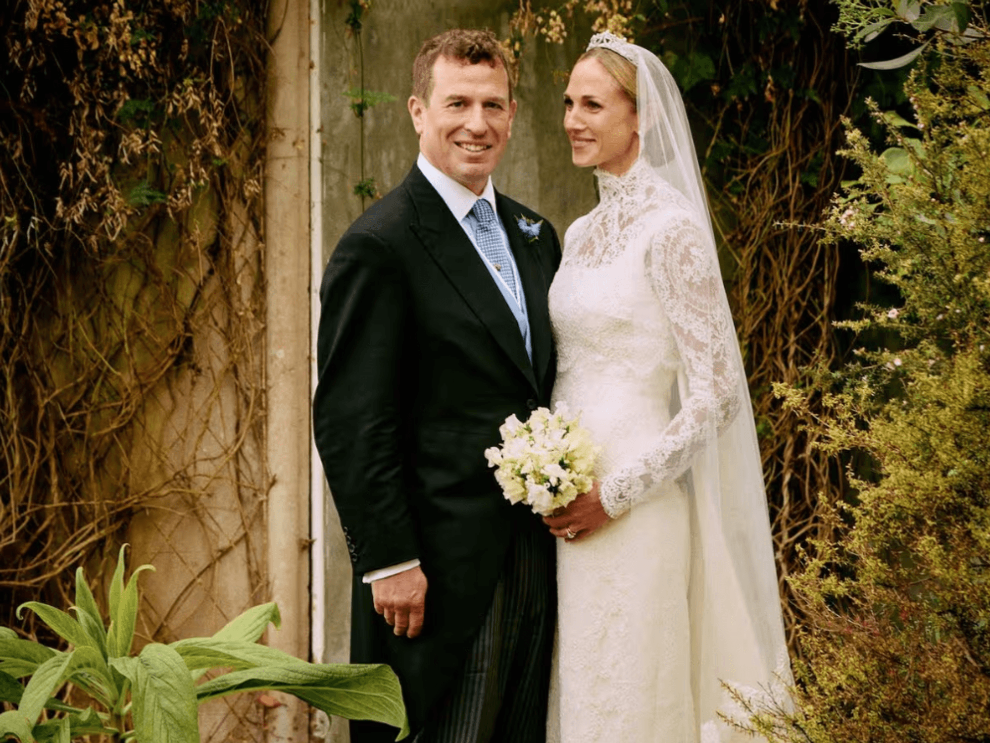Peter Phillips and Harriet Phillips release their official wedding portraits