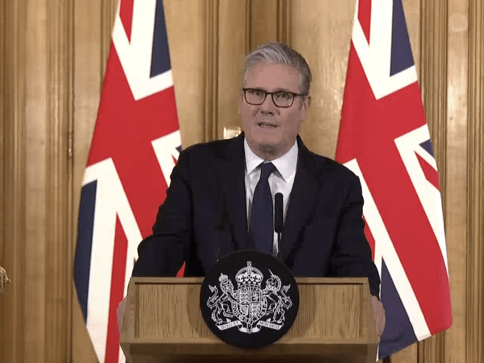 Keir Starmer announces social media ban for under-16s as he vows to protect children online