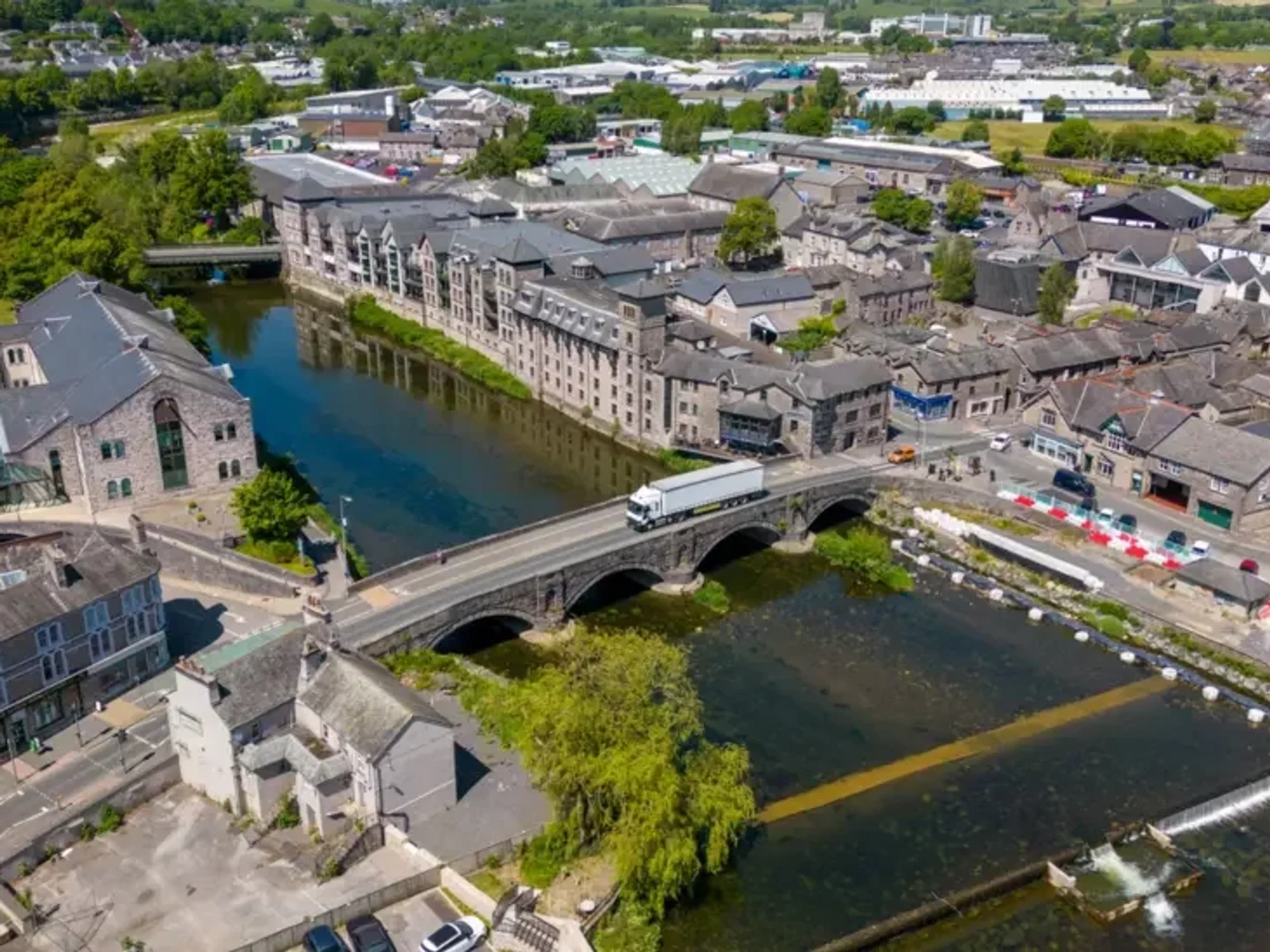 Britons wake up to earthquake as thousands of homes rattled - 'Felt like an underground explosion!'