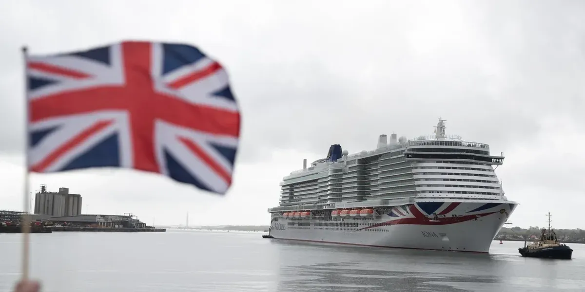 Cruise ship delayed off Isle of Wight after container drops bananas in sea as thousands of holidaymakers hit by disruption Cruise ship delayed off Isle of Wight after container drops bananas in sea as thousands of holidaymakers hit by disruption