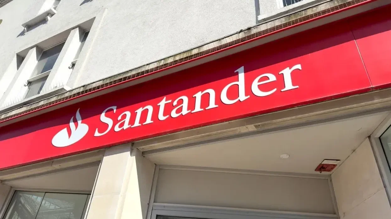 Santander issues urgent warning to customers after Britons lose £3,000 in growing scam