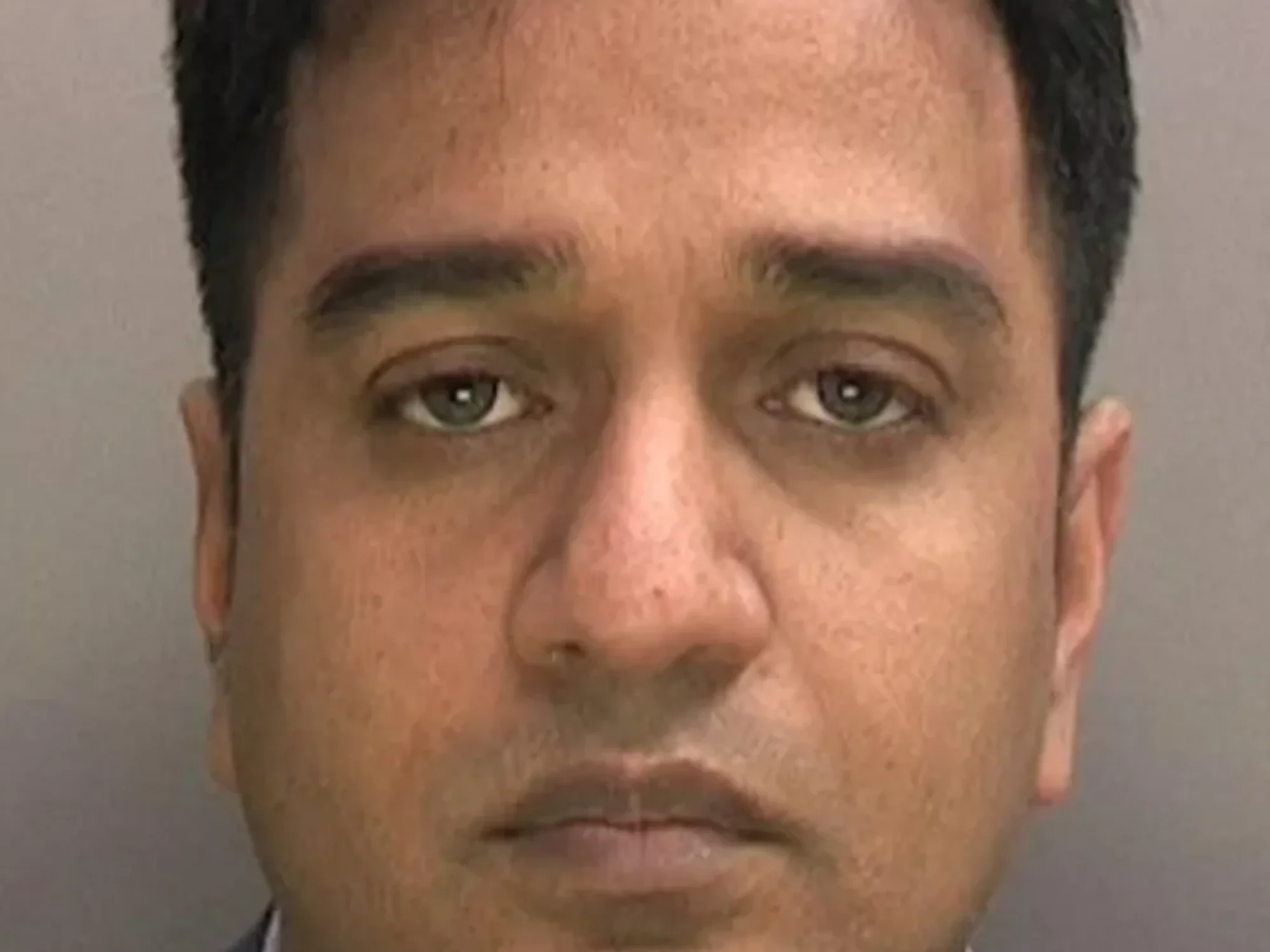 Fake Birmingham accountant jailed for giving out sham jobs to migrants in elaborate visa scam