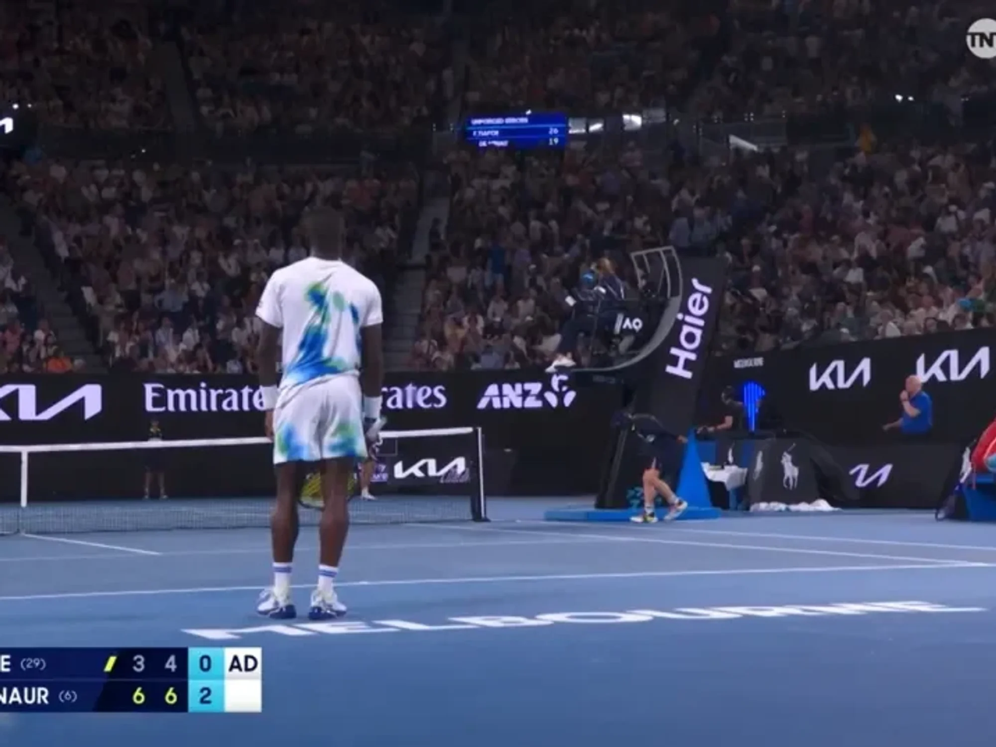 Australian Open match delayed for seven minutes after medical emergency in crowd amid scorching c...