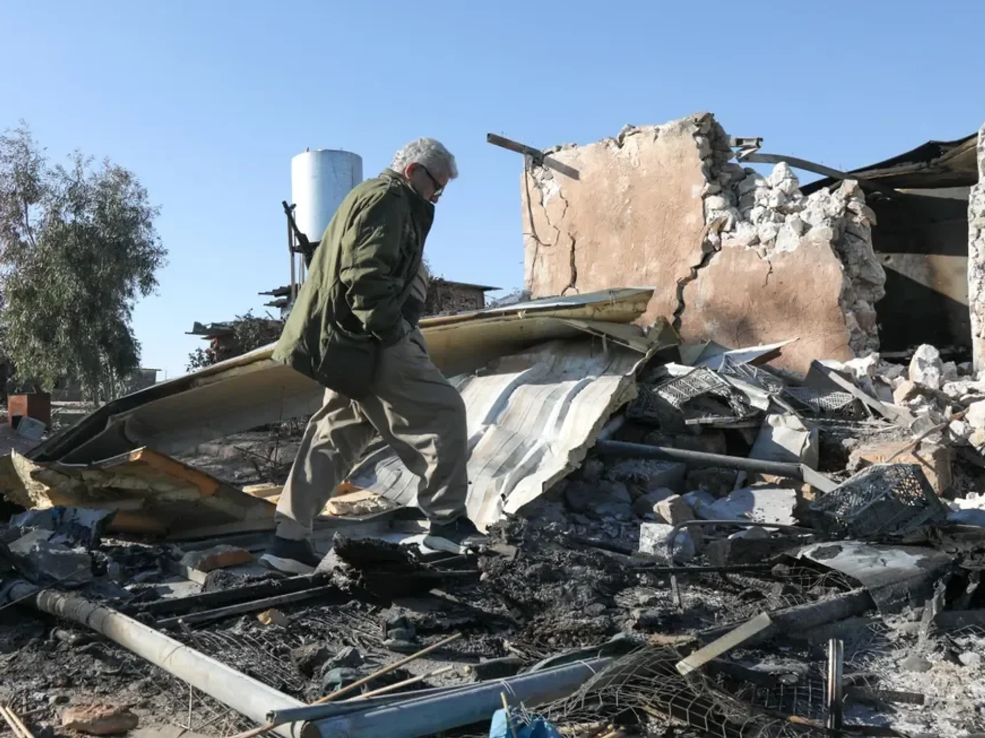 Iran LIVE: Rebels launch ground offensive in Iran after US 'hatches plan for covert uprising'