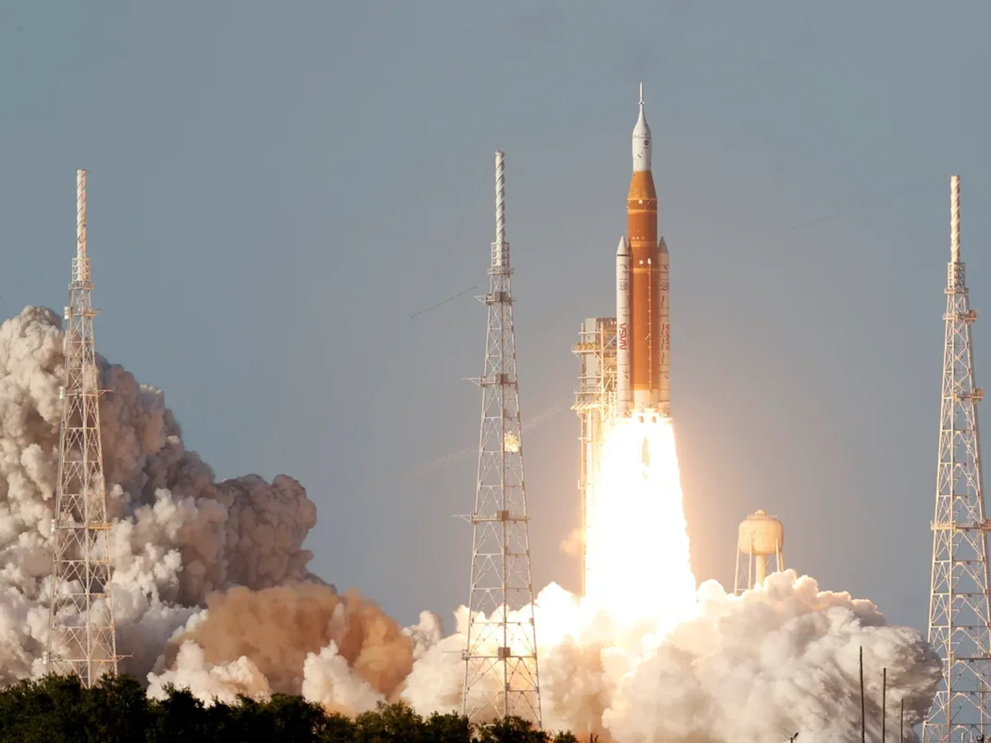 'We're headed right at it!' Artemis II racing towards the Moon as historic mission now underway