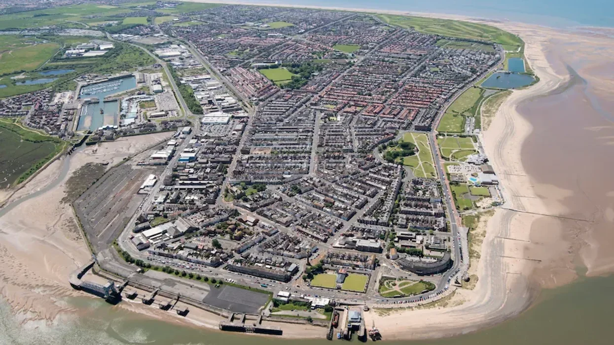 Historic coastal town at breaking point over 'rotten eggs smell' so vile that children cry on walks to school
