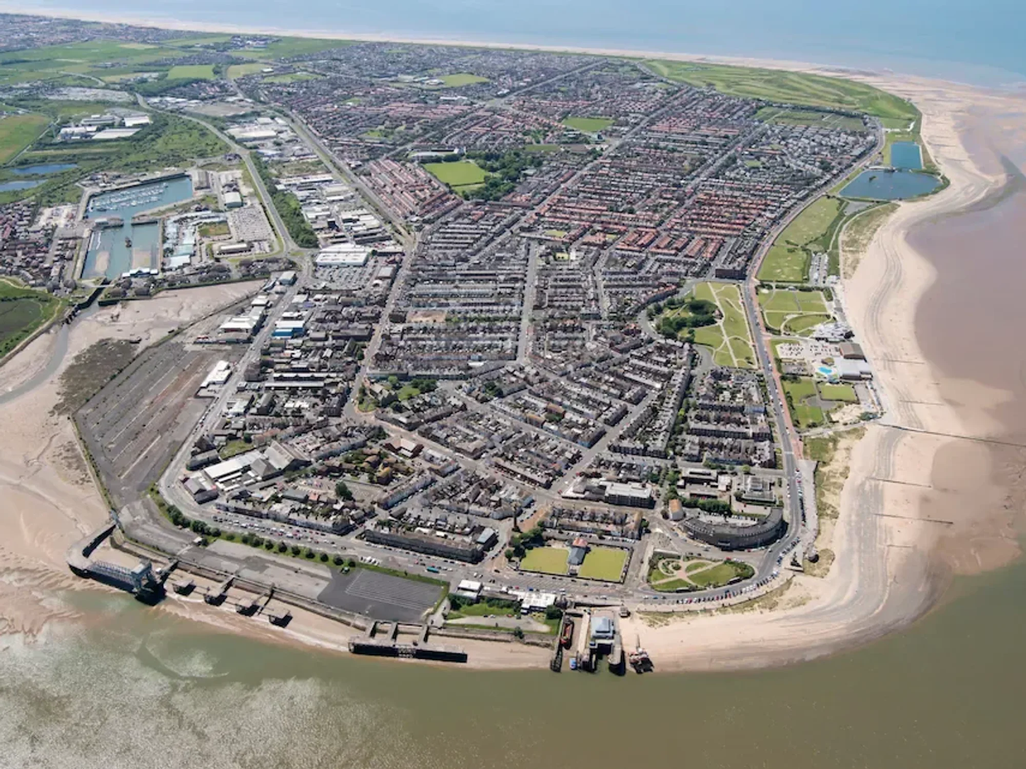 Historic coastal town at breaking point over 'rotten eggs smell' so vile that children cry on wal...