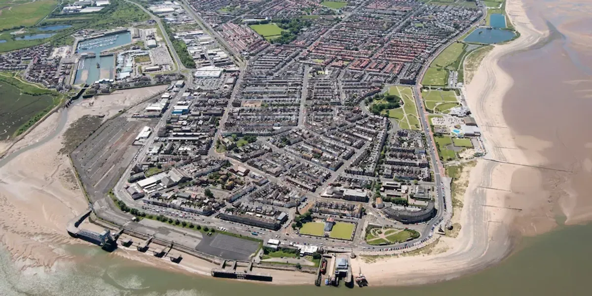 ‘Rotten eggs smell’ so vile that children cry on walks to school puts historic coastal town at breaking point ‘Rotten eggs smell’ so vile that children cry on walks to school puts historic coastal town at breaking point