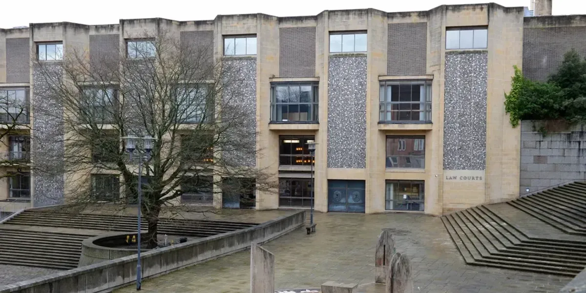 Somali asylum seeker who ‘trained with Mo Farah’ is found not guilty of sexually assaulting woman in park Somali asylum seeker who ‘trained with Mo Farah’ is found not guilty of sexually assaulting woman in park