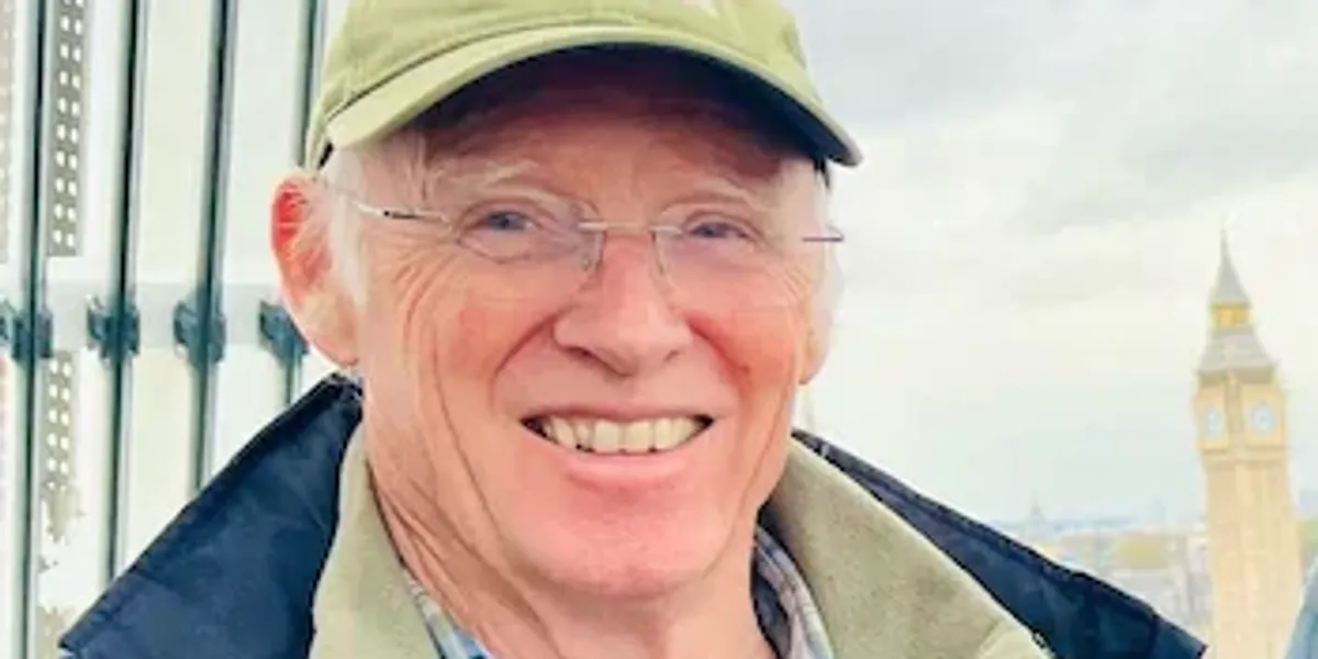 Pilot, 71, died after replica Spitfire he built himself ‘flipped on take-off and caught fire’ Pilot, 71, died after replica Spitfire he built himself ‘flipped on take-off and caught fire’