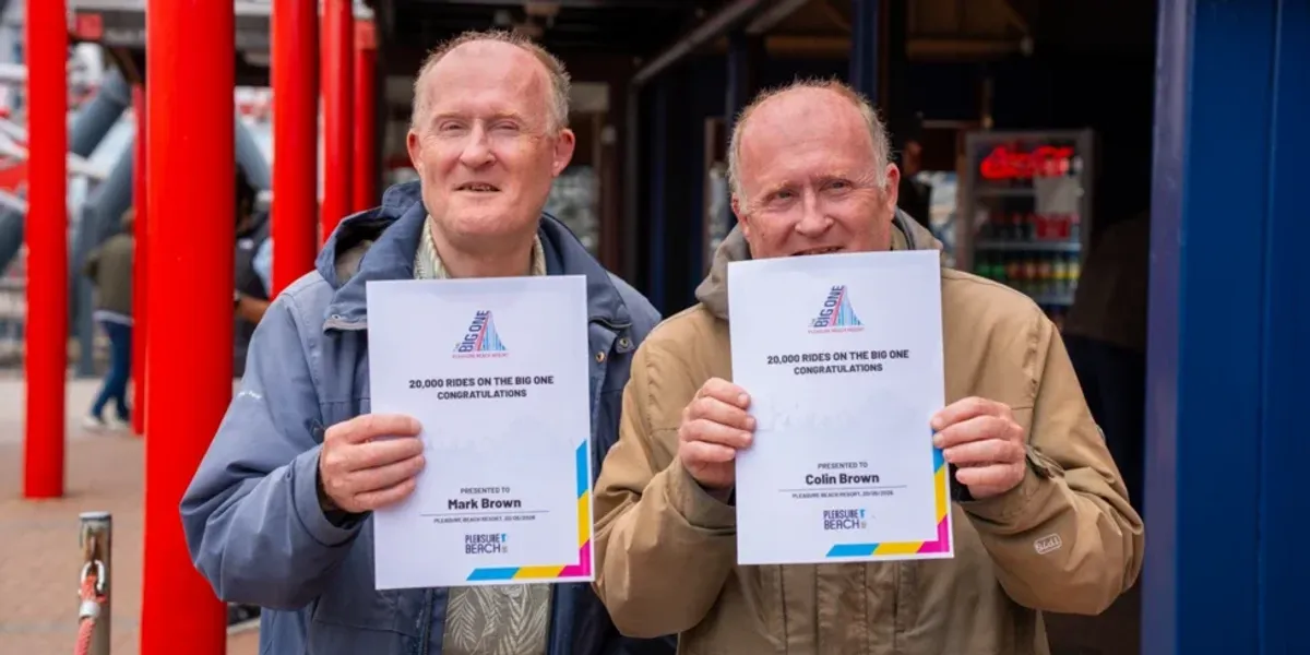 Twins cheered and celebrated after setting British rollercoaster record with 20,000th ride Twins cheered and celebrated after setting British rollercoaster record with 20,000th ride