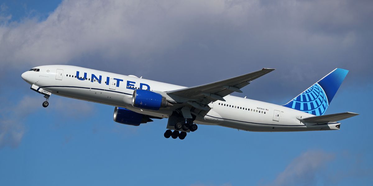 NextImg:United Airlines business class passenger urinates on stranger midway through long-haul flight before begging him 'not to press charges'