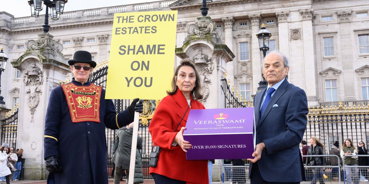 Campaigners take to Buckingham Palace demanding King Charles saves UK’s oldest Indian restaurant Campaigners take to Buckingham Palace demanding King Charles saves UK’s oldest Indian restaurant