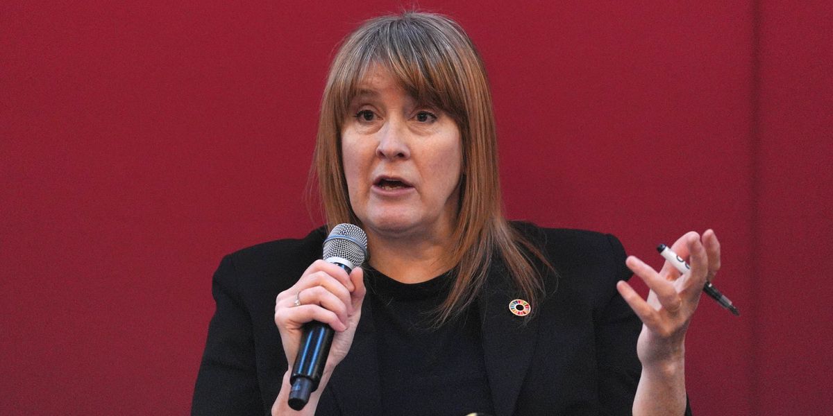The Minister of Labor castigated after claiming 27.50 taxpayers for the Souvenir Crown The Minister of Labor castigated after claiming 27.50 taxpayers for the Souvenir Crown